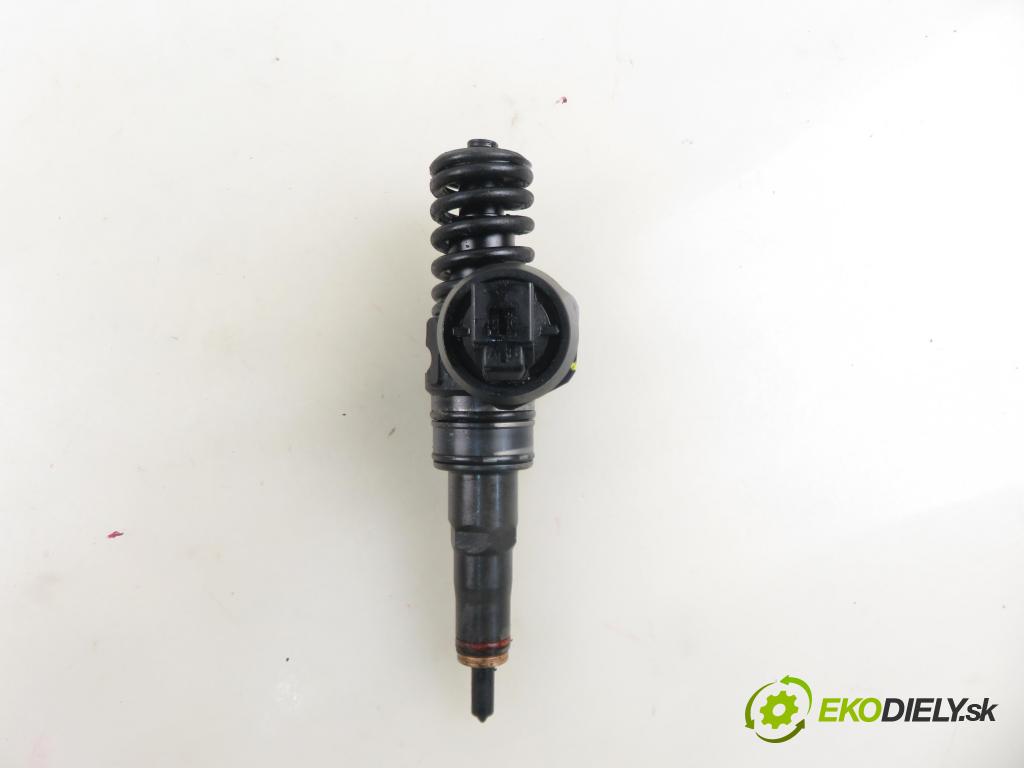 VW PASSAT B5.5 Variant (3B6) KOMBI 2003 74,00 1.9 TDI PD 101 - AVB 1896,00 Vstrekovač 038130073AJ ; 0414720037 (Vstrekovač paliva)