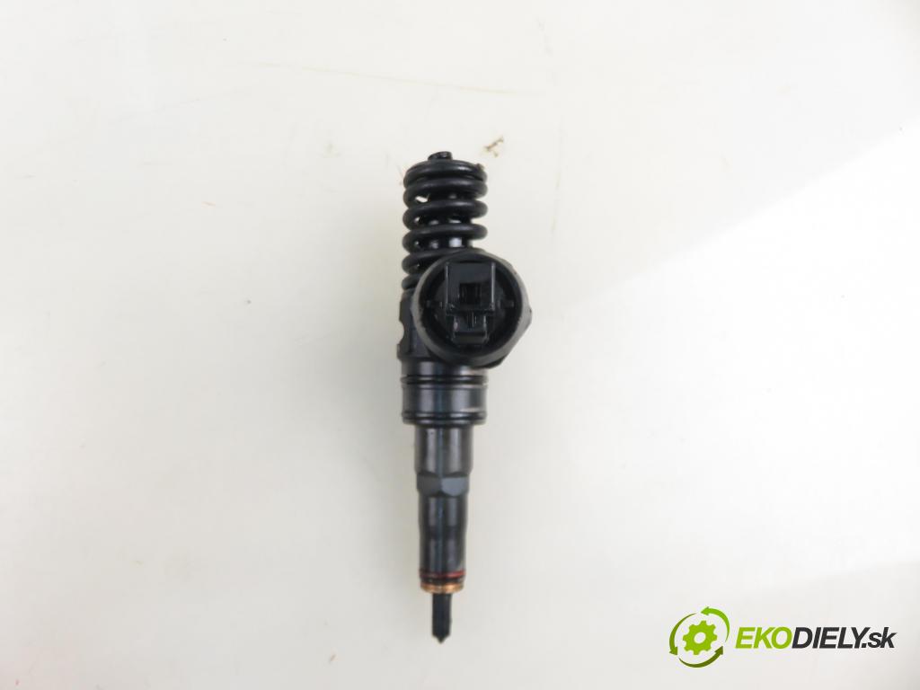VW PASSAT B5.5 Variant (3B6) KOMBI 2003 74,00 1.9 TDI PD 101 - AVB 1896,00 Vstrekovač 038130073AJ ; 0414720037 (Vstrekovač paliva)