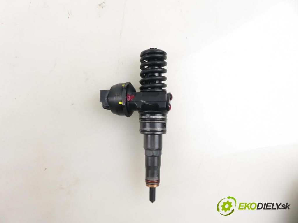 VW PASSAT B5.5 Variant (3B6) KOMBI 2003 74,00 1.9 TDI PD 101 - AVB 1896,00 Vstrekovač 038130073AJ ; 0414720037 (Vstrekovač paliva)
