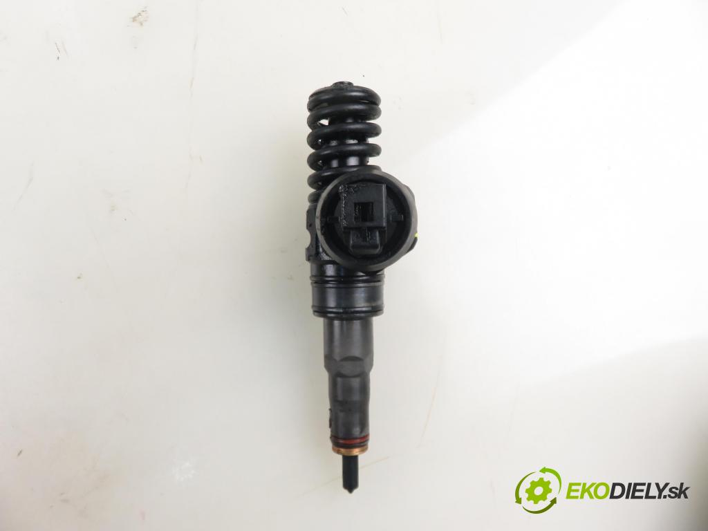 VW PASSAT B5.5 Variant (3B6) KOMBI 2003 74,00 1.9 TDI PD 101 - AVB 1896,00 Vstrekovač 038130073AJ ; 0414720037 (Vstrekovač paliva)