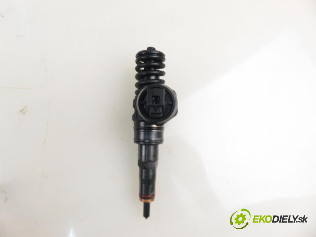 VW PASSAT B5.5 Variant (3B6) KOMBI 2003 74,00 1.9 TDI PD 101 - AVB 1896,00 Vstrekovač 038130073AJ ; 0414720037 (Vstrekovač paliva)