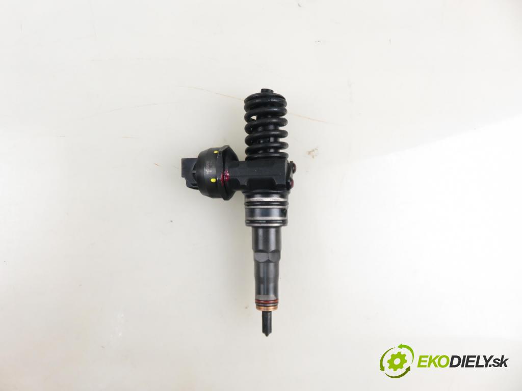VW PASSAT B5.5 Variant (3B6) KOMBI 2003 74,00 1.9 TDI PD 101 - AVB 1896,00 Vstrekovač 038130073AJ ; 0414720037 (Vstrekovač paliva)