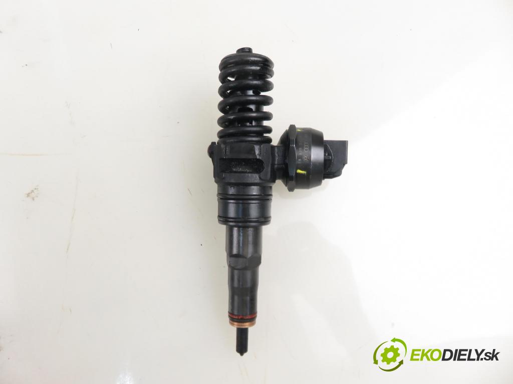 VW PASSAT B5.5 Variant (3B6) KOMBI 2003 74,00 1.9 TDI PD 101 - AVB 1896,00 Vstrekovač 038130073AJ ; 0414720037 (Vstrekovač paliva)