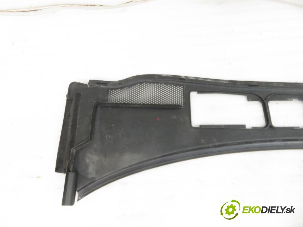 VW PASSAT B5.5 Variant (3B6) KOMBI 2003 96,00 1.9 TDI PD 130 - AVF 1896,00 torpédo plast pod čelní okno 3B1819417C (Plast pod čelním sklem)