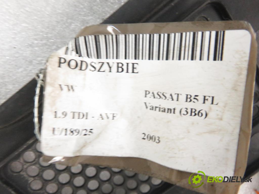 VW PASSAT B5.5 Variant (3B6) KOMBI 2003 96,00 1.9 TDI PD 130 - AVF 1896,00 torpédo plast pod čelní okno 3B1819417C (Plast pod čelním sklem)
