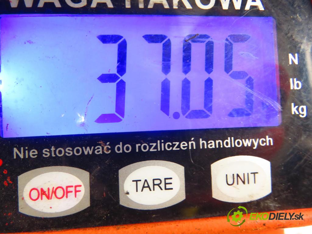 VW PASSAT B5.5 Variant (3B6) KOMBI 2003 74,00 1.9 TDI PD 101 - AVB 1896,00 výztuha zadní část ABS