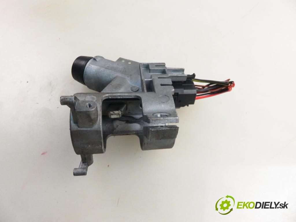 VW POLO CLASSIC (6V2) SEDAN 1996 44,00 1.4 60 - AEX 1390,00 spinačka 357905851 (Spínacia skrinka)