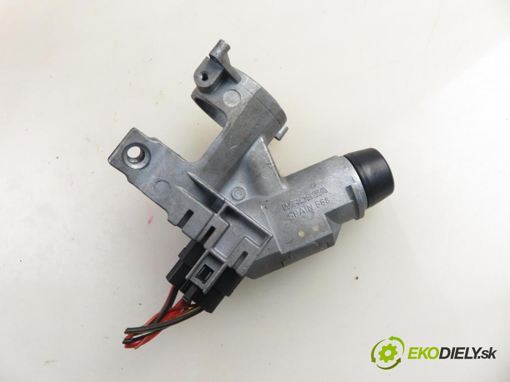 VW POLO CLASSIC (6V2) SEDAN 1996 44,00 1.4 60 - AEX 1390,00 spínačka 357905851 (Spínací skříňka)