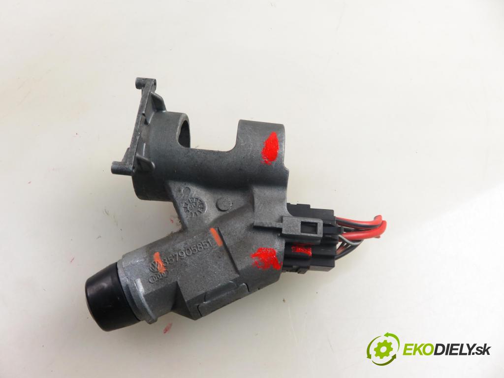 VW POLO CLASSIC (6V2) SEDAN 1996 44,00 1.4 60 - AEX 1390,00 spínačka 357905851 (Spínací skříňka)