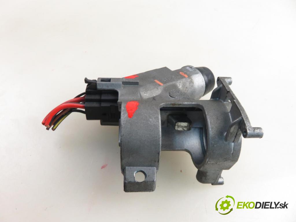 VW POLO CLASSIC (6V2) SEDAN 1996 44,00 1.4 60 - AEX 1390,00 spínačka 357905851 (Spínací skříňka)