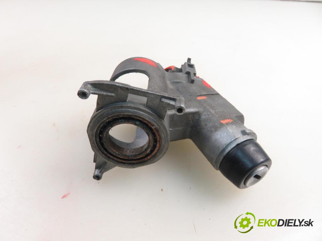 VW POLO CLASSIC (6V2) SEDAN 1996 44,00 1.4 60 - AEX 1390,00 spínačka 357905851 (Spínací skříňka)