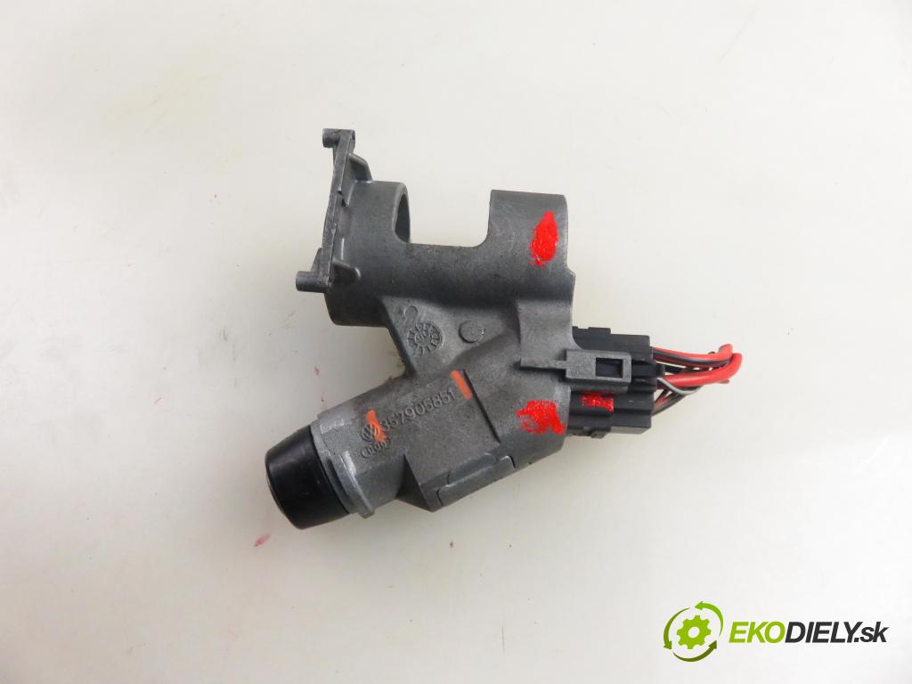 VW POLO CLASSIC (6V2) SEDAN 1996 44,00 1.4 60 - AEX 1390,00 spínačka 357905851 (Spínací skříňka)