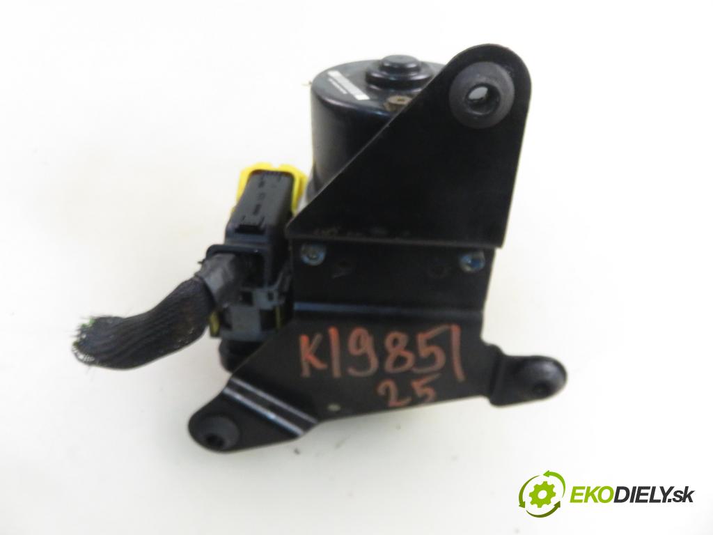 PEUGEOT 206 liftback (2A/C) HB 2004 65,00 1.4 16V - KFU (ET3J4) 1360,00 Pumpa ABS 00009782E0 ; 9649026980 (Pumpa ABS)