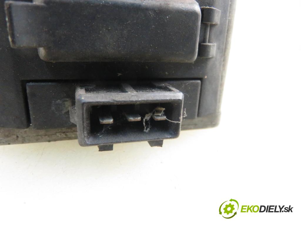 VW VENTO (1H2) SEDAN 1996 55,00 1.6 - ABU 1598,00 Cievka zapaľovacia 867905104A