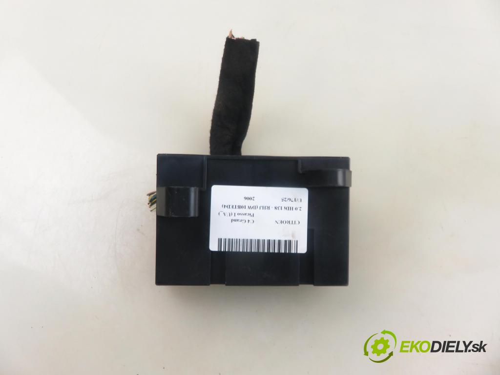 CITROEN C4 Grand Picasso I (UA_) MINIVAN 2006 100,00 2.0 HDi 138 - RHJ (DW10BTED4) 1997,00 Riadiaca jednotka klimatizácie 9654654880 (Kľučka dverí ostatné)