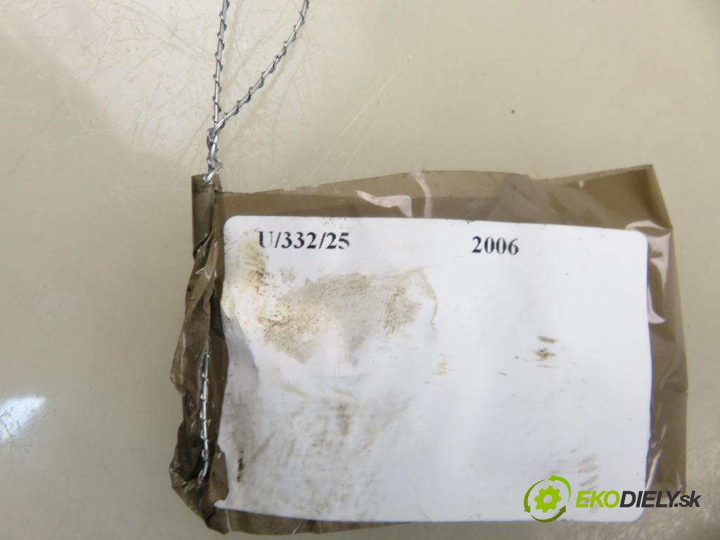 RENAULT CLIO III (BR0/1, CR0/1) HB 2006 55,00 1.2 16V 75 - D4F 740 1149,00 KOMPRESOR: klimatizácie 8200357173 (Kompresor klimatizácie)