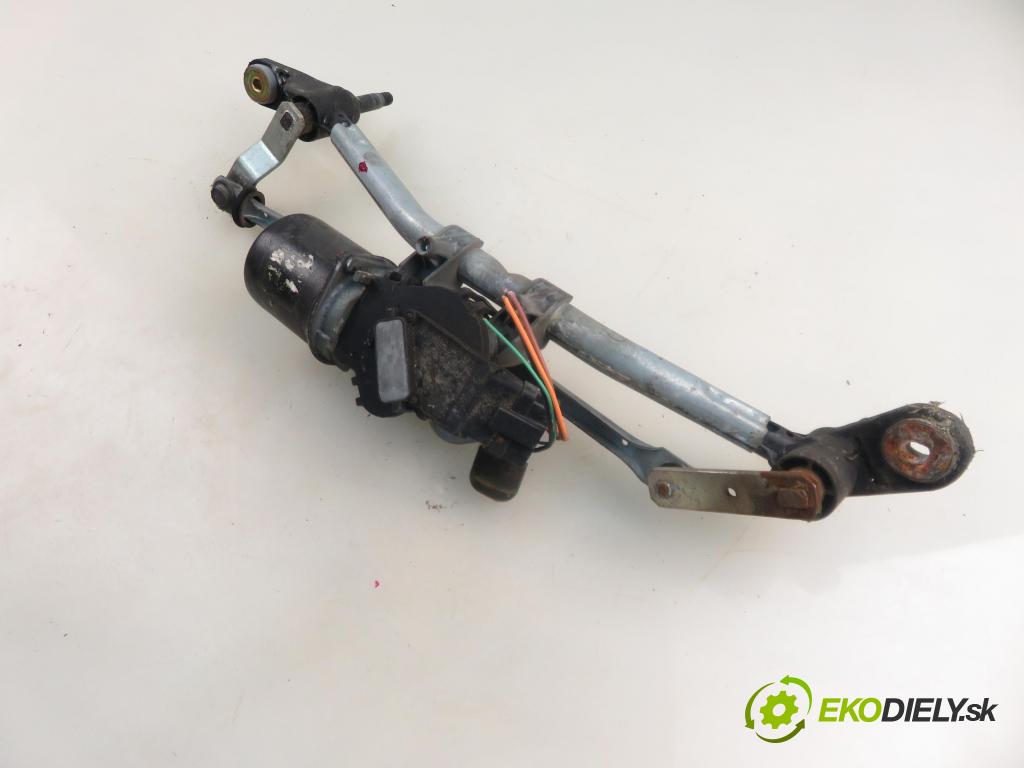RENAULT CLIO III (BR0/1, CR0/1) HB 2006 55,00 1.2 16V 75 - D4F 740 1149,00 MECHANISMUS/ motorek stěračů 8200268931G ; 54523611