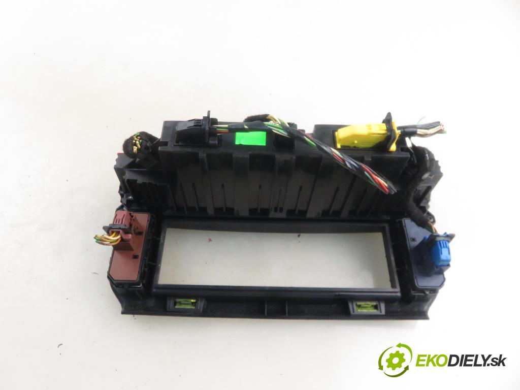 CITROEN C5 III Break (RW_) KOMBI 2009 100,00 2.0 HDi - RHR (DW10BTED4) 1997,00 Panel kúrenia KLIMATRONIK 96829415ZD ; 5HB00933205