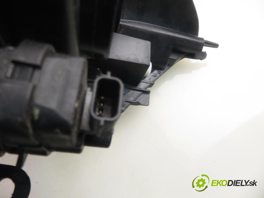RENAULT CLIO III (BR0/1, CR0/1) HB 2006 55,00 1.2 16V 75 - D4F 740 1149,00 Svetlo LP 12091910