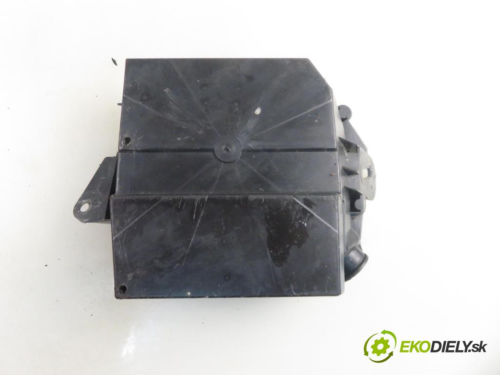RENAULT CLIO III (BR0/1, CR0/1) HB 2006 55,00 1.2 16V 75 - D4F 740 1149,00 MODUL BSI 356231D