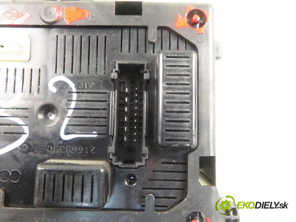 RENAULT CLIO III (BR0/1, CR0/1) HB 2006 55,00 1.2 16V 75 - D4F 740 1149,00 MODUL BSI 8200343732