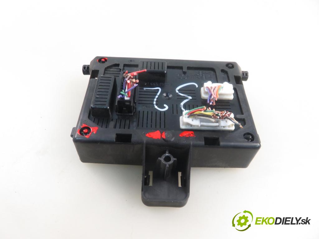 RENAULT CLIO III (BR0/1, CR0/1) HB 2006 55,00 1.2 16V 75 - D4F 740 1149,00 MODUL BSI 8200343732