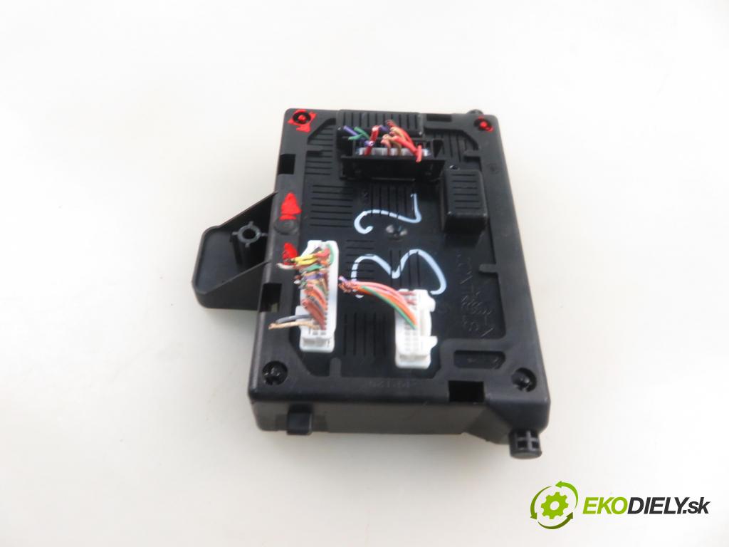 RENAULT CLIO III (BR0/1, CR0/1) HB 2006 55,00 1.2 16V 75 - D4F 740 1149,00 MODUL BSI 8200343732