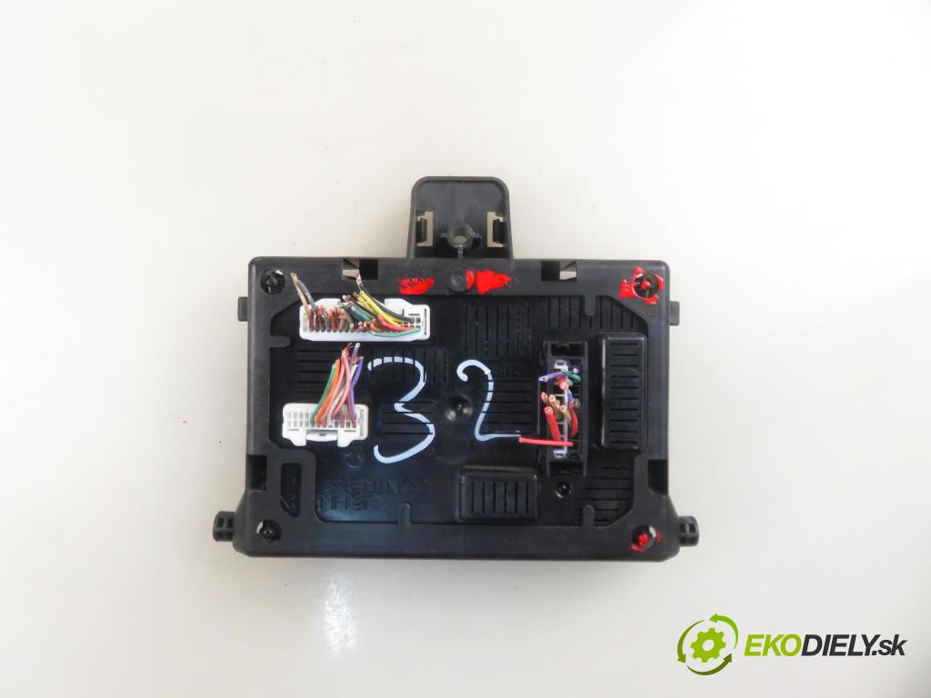 RENAULT CLIO III (BR0/1, CR0/1) HB 2006 55,00 1.2 16V 75 - D4F 740 1149,00 MODUL BSI 8200343732