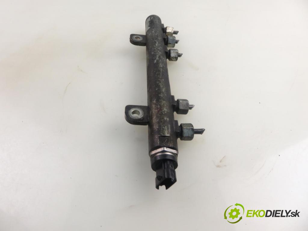 FIAT LINEA (323_) SEDAN 2007 0,00 1.3 D Multijet - 199 A2.000 1248,00 Lišta vstrekovacia 55211908 ; 0445214141 (Vstrekovacia lišta)