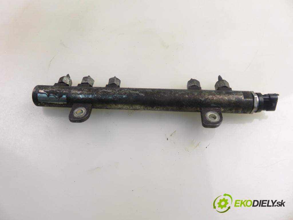 FIAT LINEA (323_) SEDAN 2007 0,00 1.3 D Multijet - 199 A2.000 1248,00 Lišta vstrekovacia 55211908 ; 0445214141 (Vstrekovacia lišta)