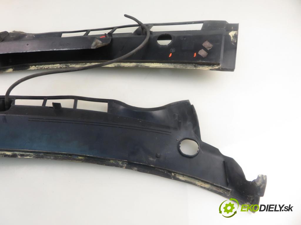 SKODA OCTAVIA I (1U2) LIFTBACK 2003 66,00 1.9 TDI 90- AGR 1896,00 Torpédo, plast pod čelné okno 1U0819404C (Torpédo (plast pod čelným sklom))