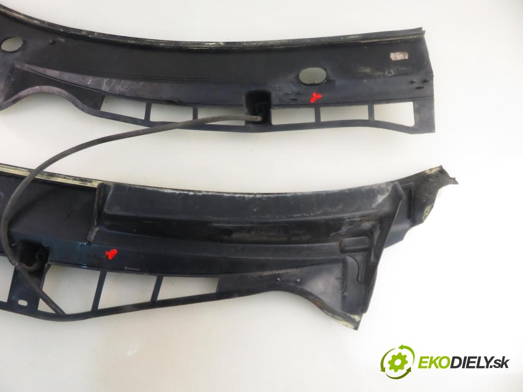 SKODA OCTAVIA I (1U2) LIFTBACK 2003 66,00 1.9 TDI 90- AGR 1896,00 Torpédo, plast pod čelné okno 1U0819404C (Torpédo (plast pod čelným sklom))