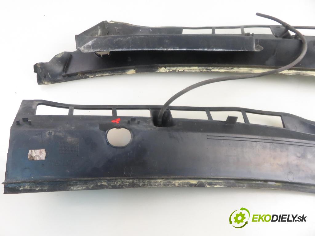 SKODA OCTAVIA I (1U2) LIFTBACK 2003 66,00 1.9 TDI 90- AGR 1896,00 Torpédo, plast pod čelné okno 1U0819404C (Torpédo (plast pod čelným sklom))