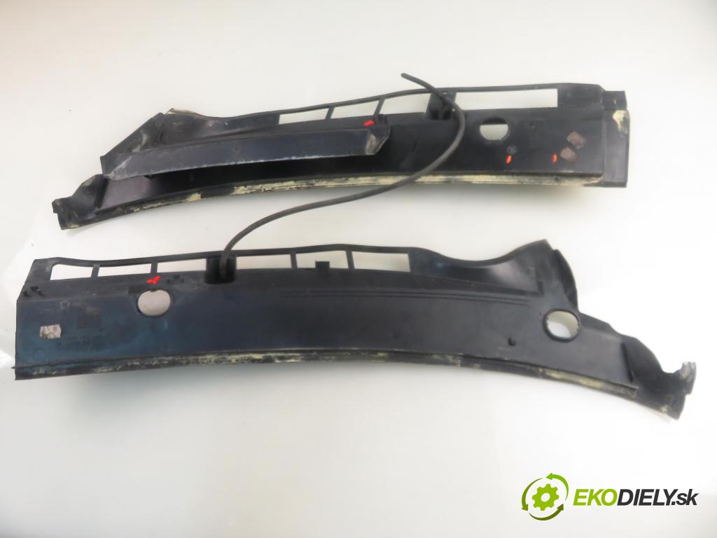 SKODA OCTAVIA I (1U2) LIFTBACK 2003 66,00 1.9 TDI 90- AGR 1896,00 Torpédo, plast pod čelné okno 1U0819404C (Torpédo (plast pod čelným sklom))