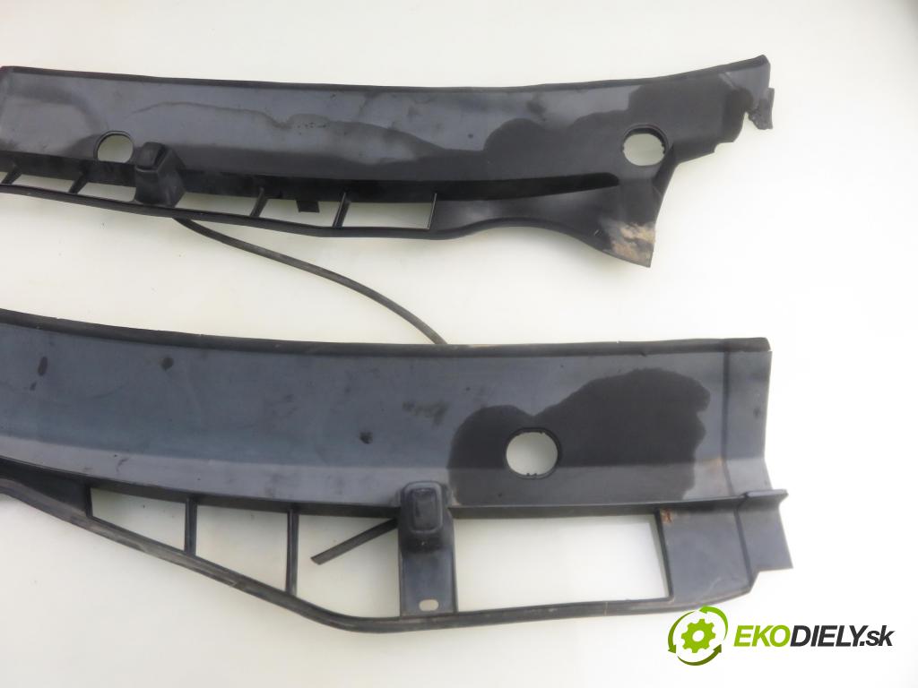 SKODA OCTAVIA I (1U2) LIFTBACK 2003 66,00 1.9 TDI 90- AGR 1896,00 Torpédo, plast pod čelné okno 1U0819404C (Torpédo (plast pod čelným sklom))