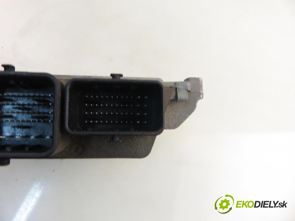 PEUGEOT BOXER Skrzynia FURGON 2012 81,00 2.2 HDi 110 - 4HG (P22DTE) 2198,00 Riadiaca jednotka Motor 9679061580 ; S17129001E