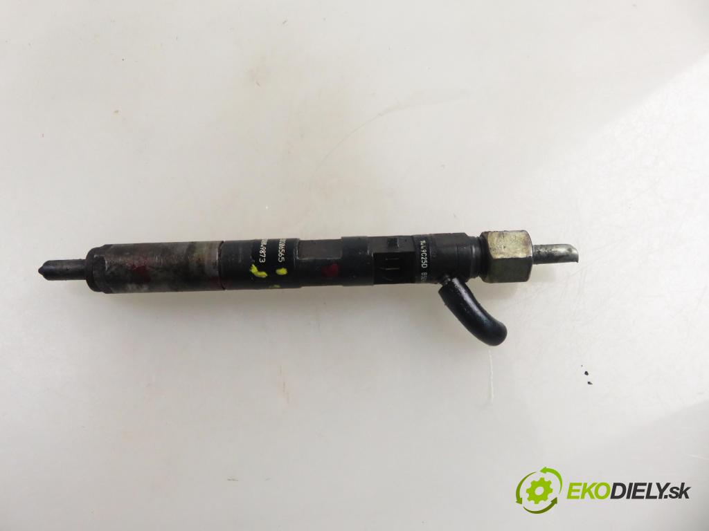 RENAULT CLIO II (BB_, CB_) HB 2006 50,00 1.5 dCi 68 - K9K 714 1461,00 vstrekovač EJBR01801Z ; 8200206565 ; 8200049873 (Vstrekovač paliva)