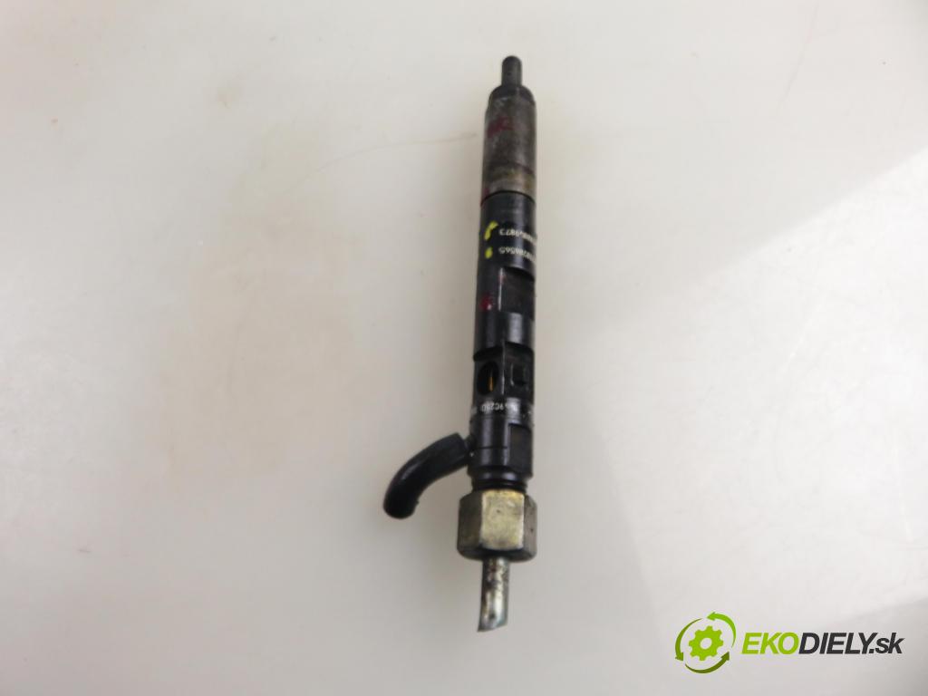 RENAULT CLIO II (BB_, CB_) HB 2006 50,00 1.5 dCi 68 - K9K 714 1461,00 vstrekovač EJBR01801Z ; 8200206565 ; 8200049873 (Vstrekovač paliva)