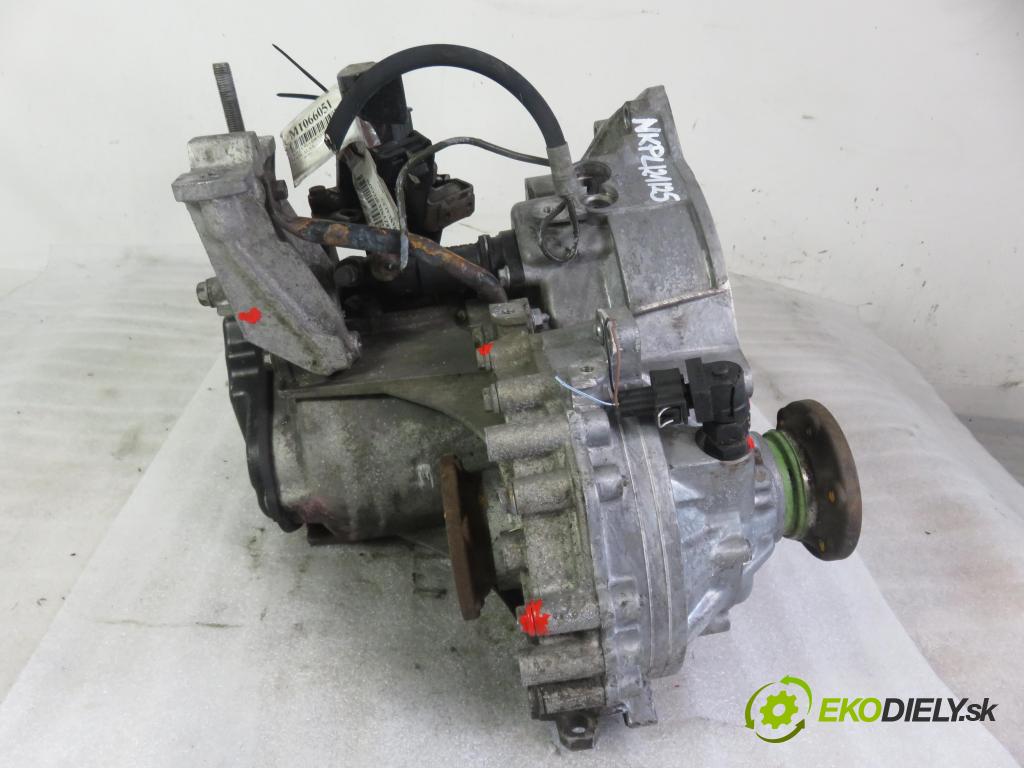 VW BORA (1J2) SEDAN 1998 110,00 2.3 V5 - AGZ 2324,00 převodovka MANUALNA EBA