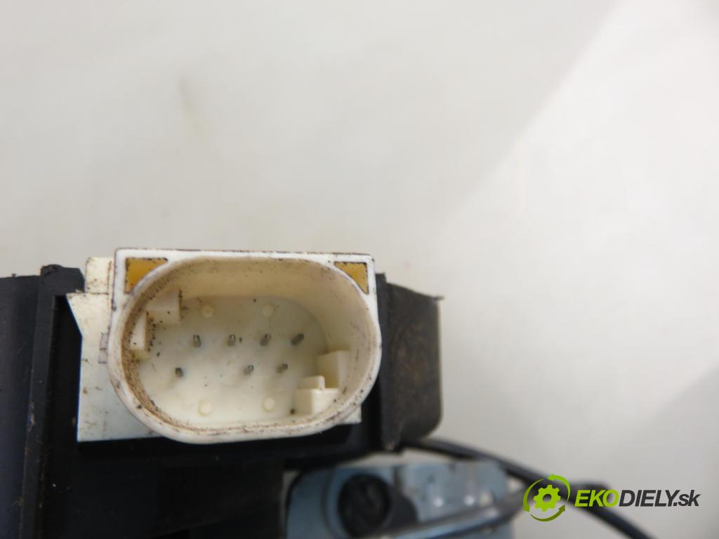 LAND ROVER FREELANDER (L314) SUV 2000 72,00 2.0 DI 4x4 - 20 T2N 1994,00 zámok 