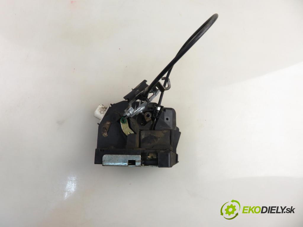 LAND ROVER FREELANDER (L314) SUV 2000 72,00 2.0 DI 4x4 - 20 T2N 1994,00 zámok