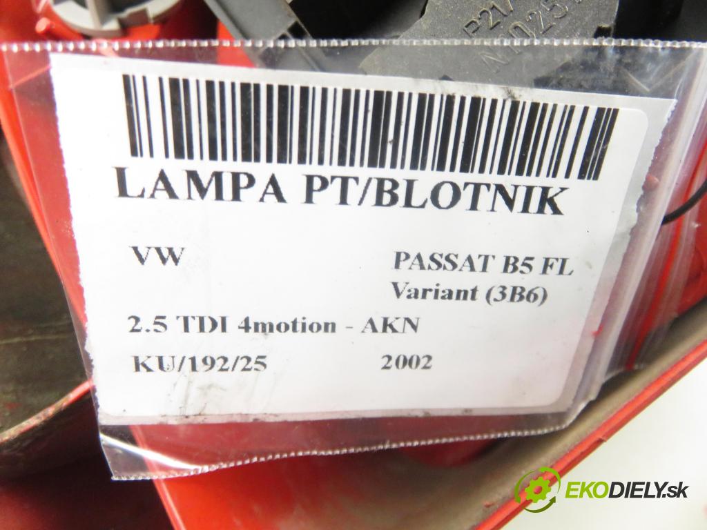 VW PASSAT B5.5 Variant (3B6) KOMBI 2002 110,00 2.5 TDI 4motion - AKN 2496,00 Svetlo pravé zadné 89301414