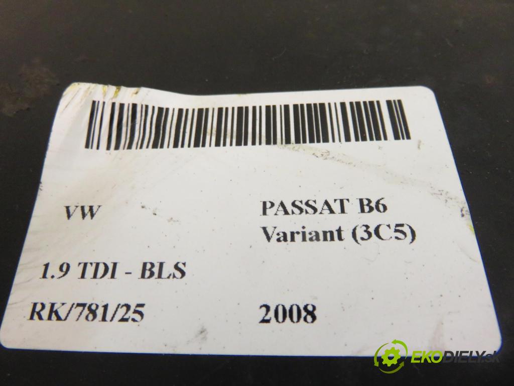 VW PASSAT B6 Variant (3C5) KOMBI 2008 77,00 1.9 TDI - BLS 1896,00 mřížka / maska 3C0853663