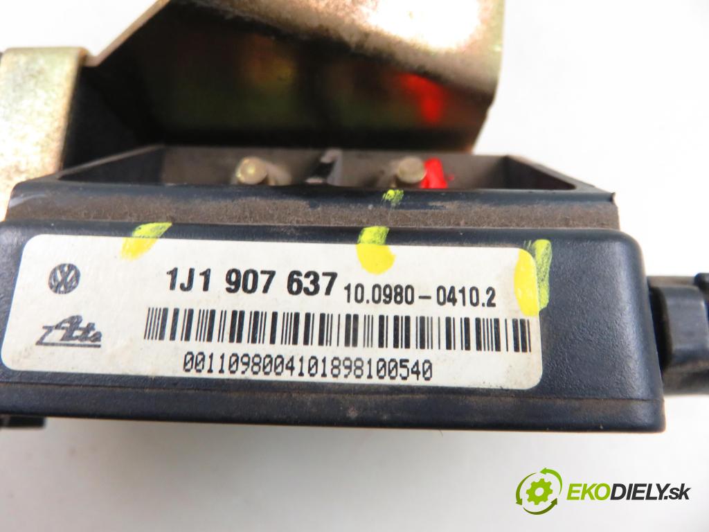 VW BORA (1J2) SEDAN 1998 110,00 2.3 V5 - AGZ 2324,00 snímač ESP 1J1907637 ; 1J0907657 ; 10098004102