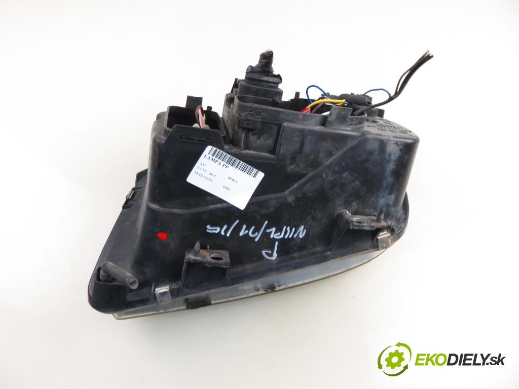 VW BORA (1J2) SEDAN 1998 110,00 2.3 V5 - AGZ 2324,00 Svetlo PP