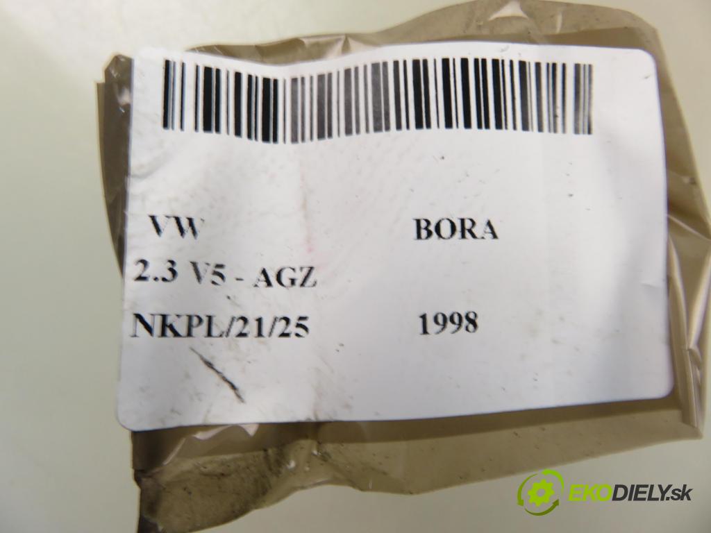VW BORA (1J2) SEDAN 1998 110,00 2.3 V5 - AGZ 2324,00 zámok dverí kufor EL. 1J5827425C