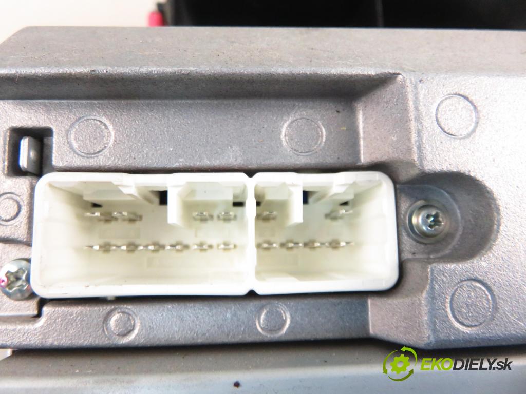 TOYOTA YARIS (_P9_) HB 2005 51,00 1.0 VVT-i (KSP90_) - 1KR-FE 998,00 RADIO CD 8612052480