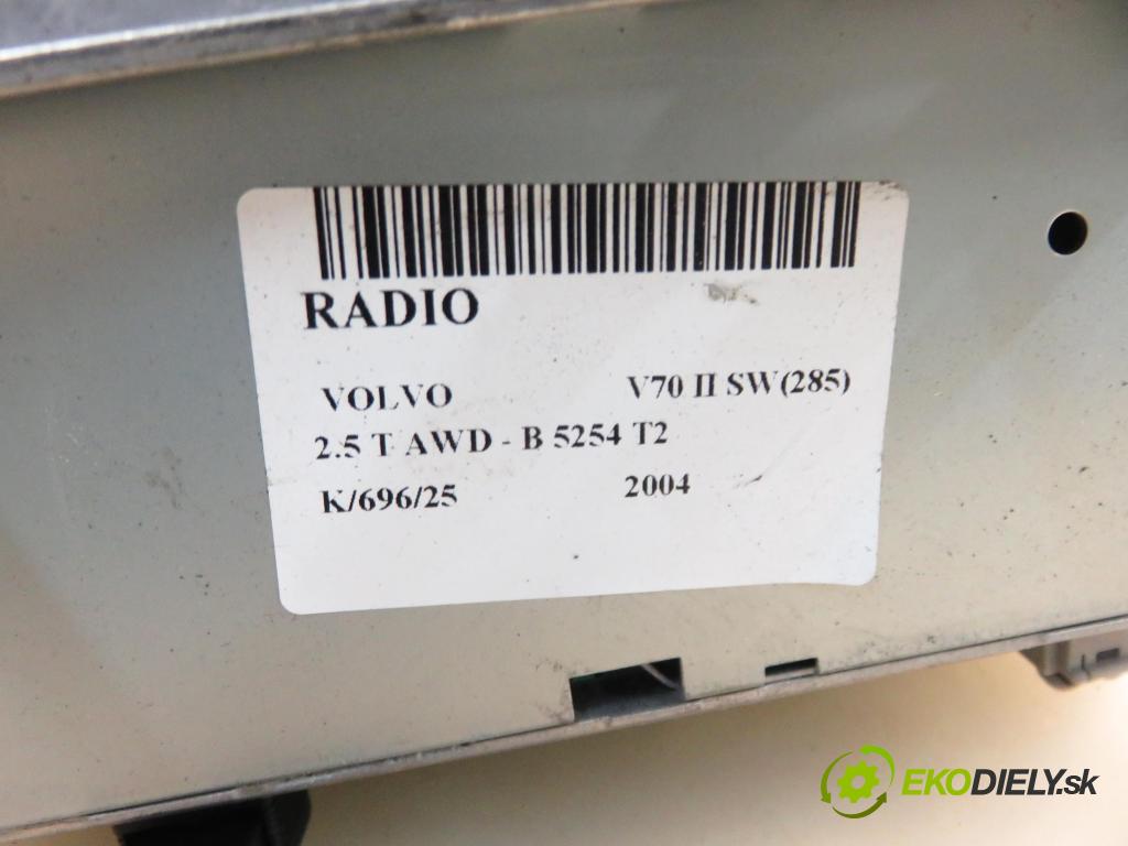 VOLVO V70 II SW (285) KOMBI 2004 154,00 2.5 T AWD 209 - B 5254 T2 2521,00 RADIO CD 30657637 ; 30657804
