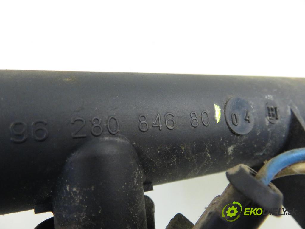 PEUGEOT 206 CC (2D) CABRIO 2005 100,00 2.0 S16 - RFN (EW10J4) 1997,00 Lišta vstrekovacia 01F003A ; 9628084680 (Vstrekovacia lišta)