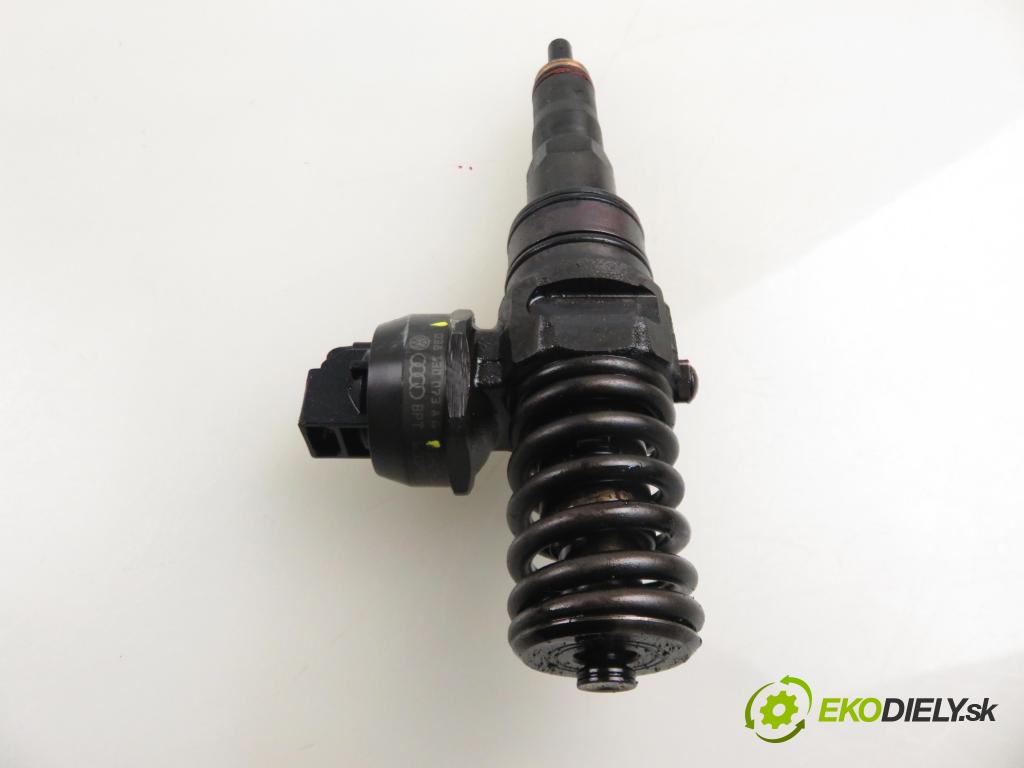 SKODA OCTAVIA II (1Z3) LIFTBACK 2005 77,00 1.9 TDI - BKC 1896,00 Vstrekovač 038130073AG (Vstrekovač paliva)